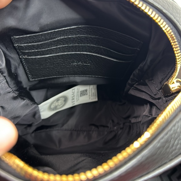 VERSACE NEW BLACK GOLD PEBBLE LEATHER MEDUSA UNISEX SHOULDER / CROSSBODY BAG - Picture 9 of 16